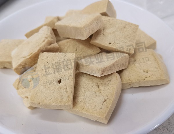 豆腐凍干，食品真空冷凍干燥機應(yīng)用豆腐凍干案例